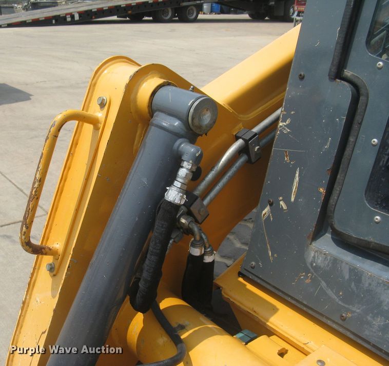 image for item DG5290 2017 Mustang 2100RT NXT3  skid steer loader