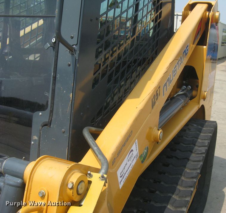 image for item DG5290 2017 Mustang 2100RT NXT3  skid steer loader