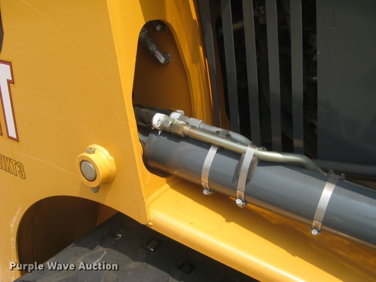 image for item DG5290 2017 Mustang 2100RT NXT3  skid steer loader