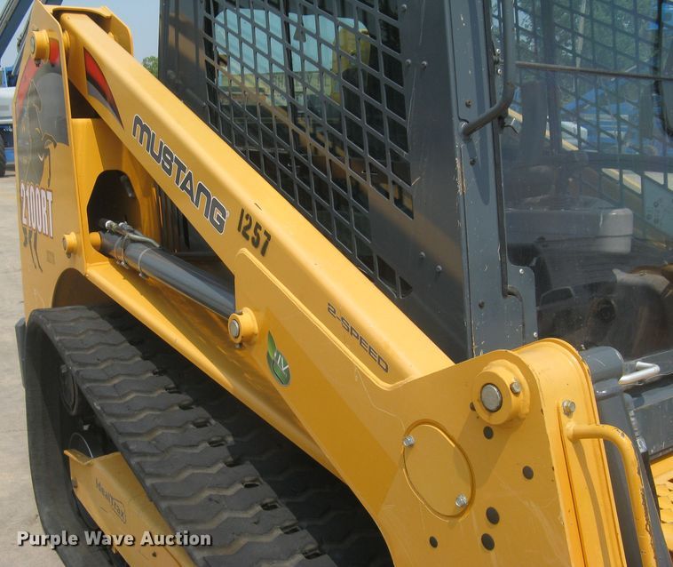 image for item DG5290 2017 Mustang 2100RT NXT3  skid steer loader