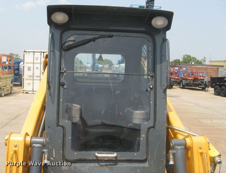 image for item DG5290 2017 Mustang 2100RT NXT3  skid steer loader