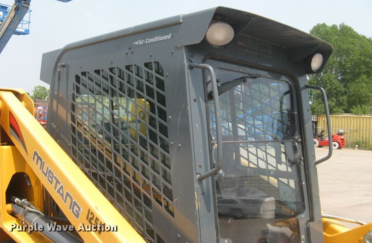 image for item DG5290 2017 Mustang 2100RT NXT3  skid steer loader
