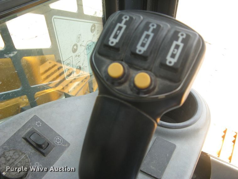 image for item DG5290 2017 Mustang 2100RT NXT3  skid steer loader