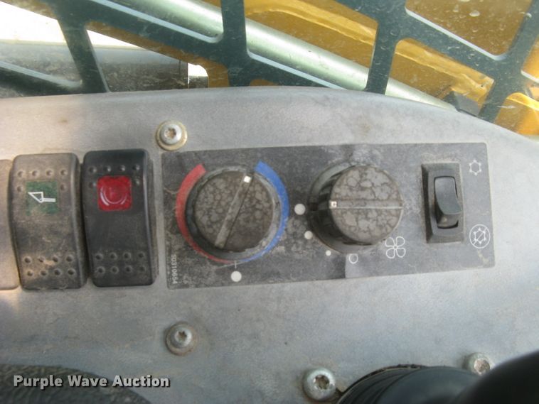 image for item DG5290 2017 Mustang 2100RT NXT3  skid steer loader