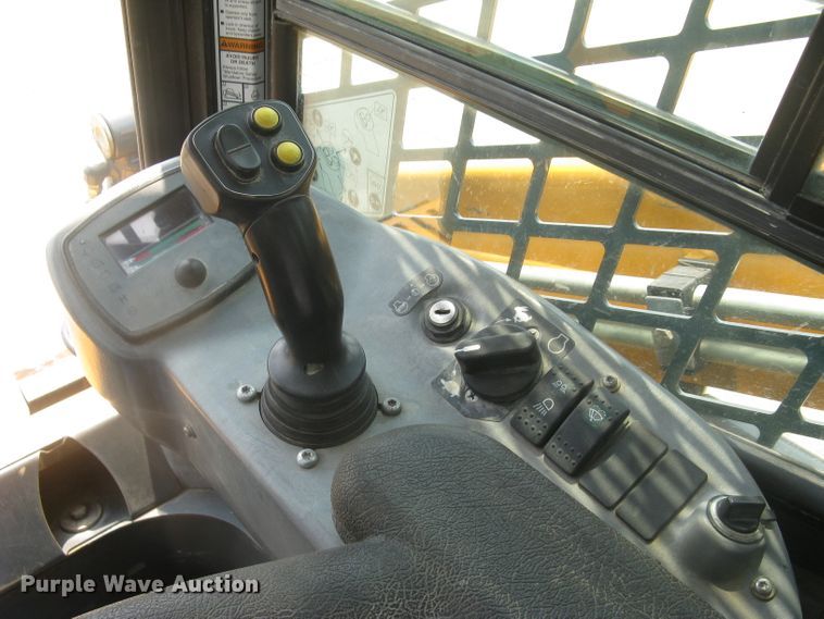 image for item DG5290 2017 Mustang 2100RT NXT3  skid steer loader