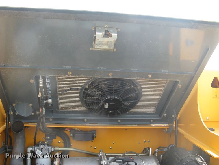 image for item DG5290 2017 Mustang 2100RT NXT3  skid steer loader