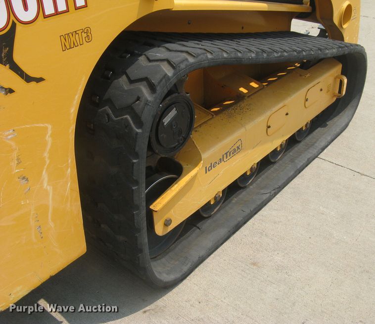 image for item DG5290 2017 Mustang 2100RT NXT3  skid steer loader