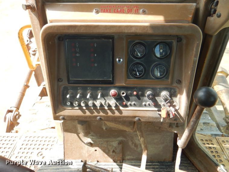 image for item DH7263 1984 Caterpillar D8L  dozer