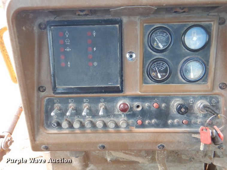 image for item DH7263 1984 Caterpillar D8L  dozer