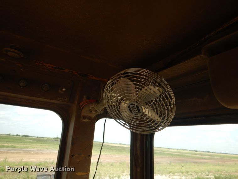 image for item DH7263 1984 Caterpillar D8L  dozer