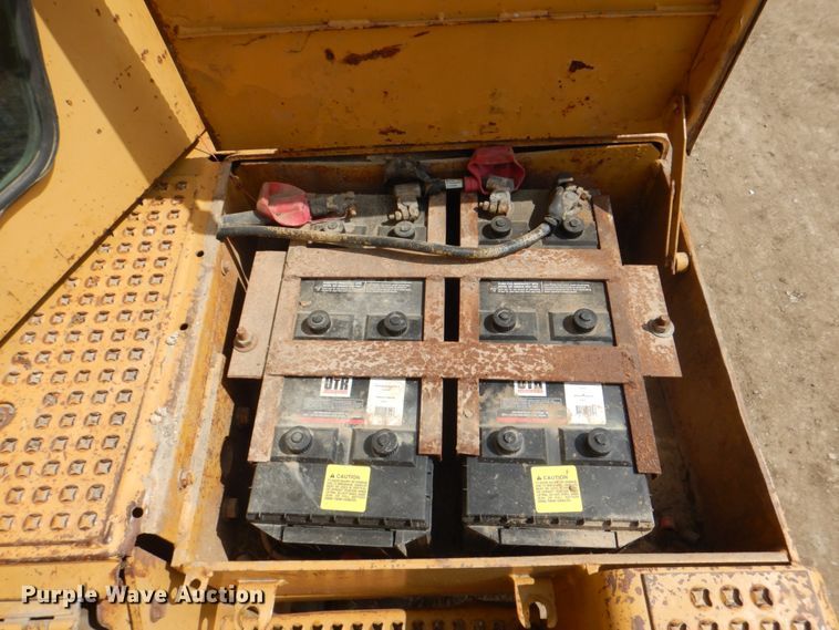 image for item DH7263 1984 Caterpillar D8L  dozer