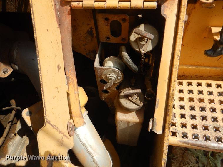 image for item DH7263 1984 Caterpillar D8L  dozer