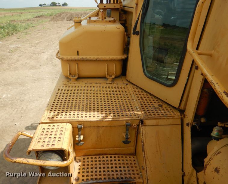 image for item DH7263 1984 Caterpillar D8L  dozer