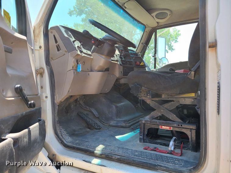 image for item DI6099 2007 Sterling LT9500  dump truck