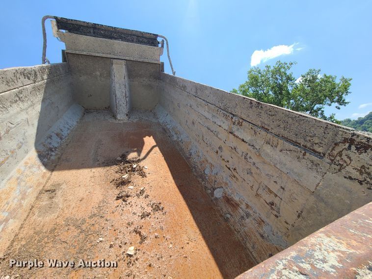 image for item DI6099 2007 Sterling LT9500  dump truck