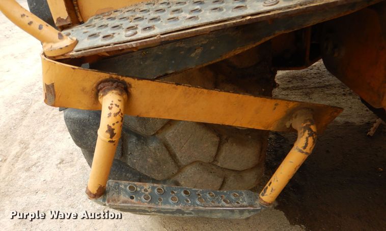 image for item DJ8740 2006 Case 325  haul truck