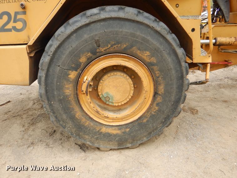 image for item DJ8740 2006 Case 325  haul truck