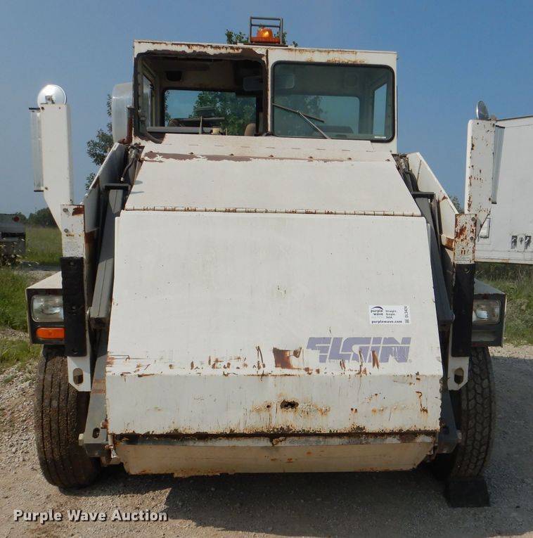 image for item DL3424 2002 Elgin Pelican Series P  street sweeper