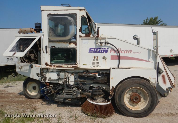 image for item DL3424 2002 Elgin Pelican Series P  street sweeper