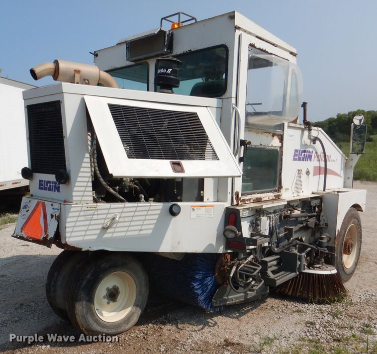 image for item DL3424 2002 Elgin Pelican Series P  street sweeper