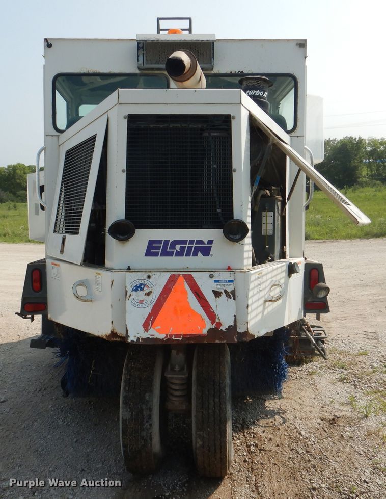 image for item DL3424 2002 Elgin Pelican Series P  street sweeper
