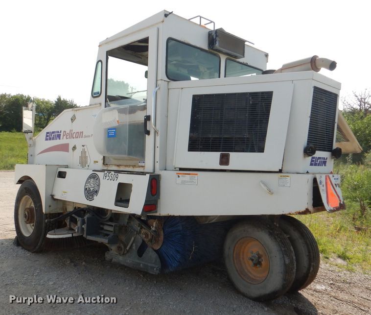 image for item DL3424 2002 Elgin Pelican Series P  street sweeper