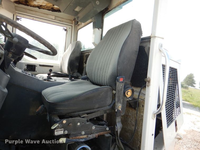 image for item DL3424 2002 Elgin Pelican Series P  street sweeper