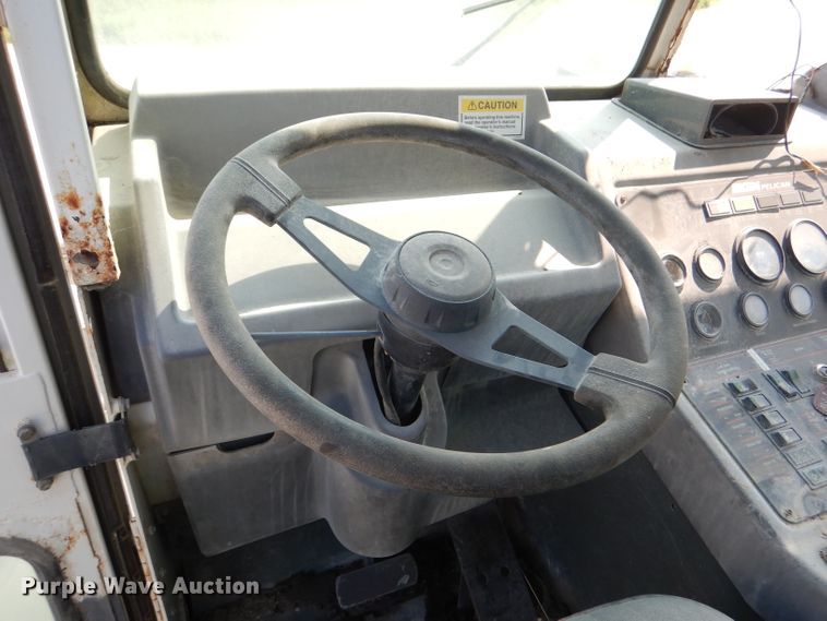 image for item DL3424 2002 Elgin Pelican Series P  street sweeper