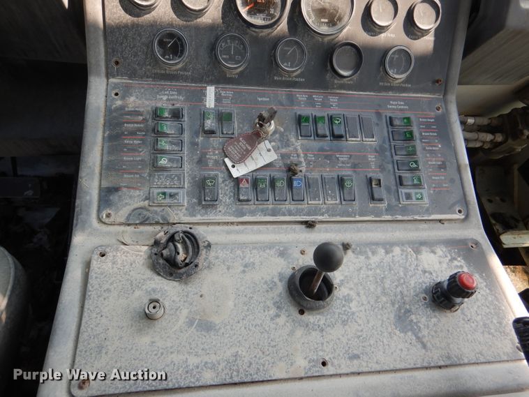 image for item DL3424 2002 Elgin Pelican Series P  street sweeper