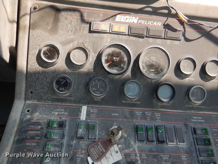 image for item DL3424 2002 Elgin Pelican Series P  street sweeper