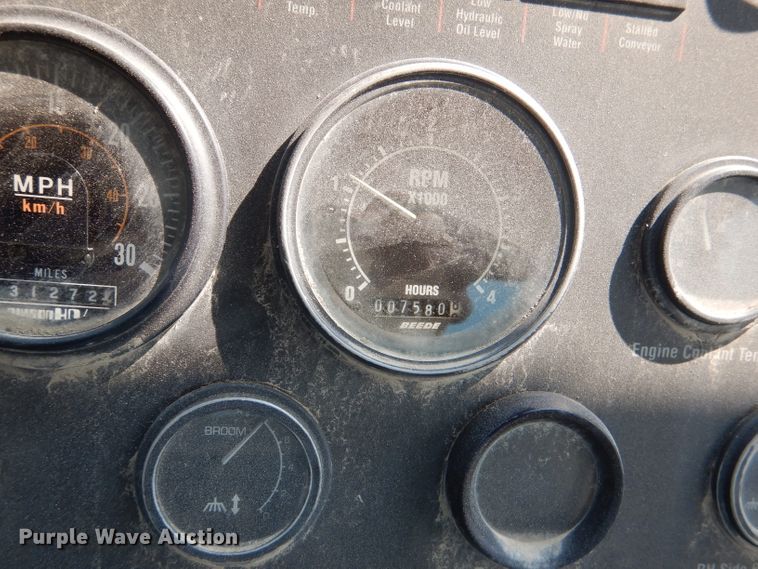 image for item DL3424 2002 Elgin Pelican Series P  street sweeper