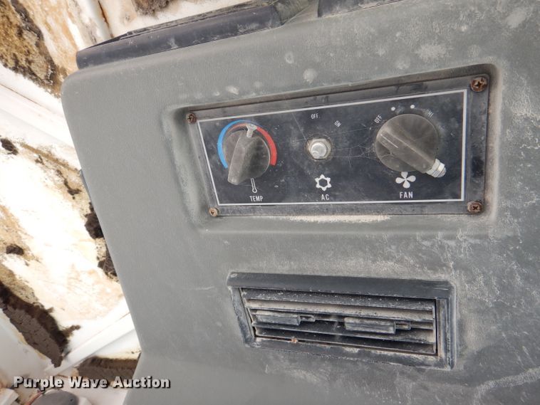 image for item DL3424 2002 Elgin Pelican Series P  street sweeper