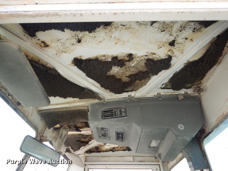 image for item DL3424 2002 Elgin Pelican Series P  street sweeper