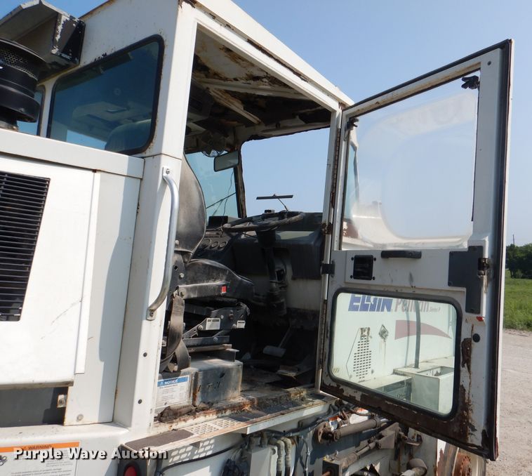 image for item DL3424 2002 Elgin Pelican Series P  street sweeper