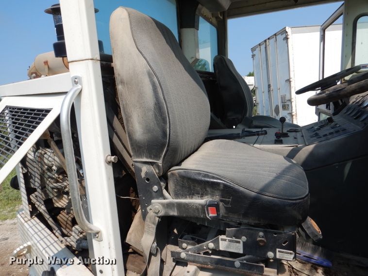 image for item DL3424 2002 Elgin Pelican Series P  street sweeper