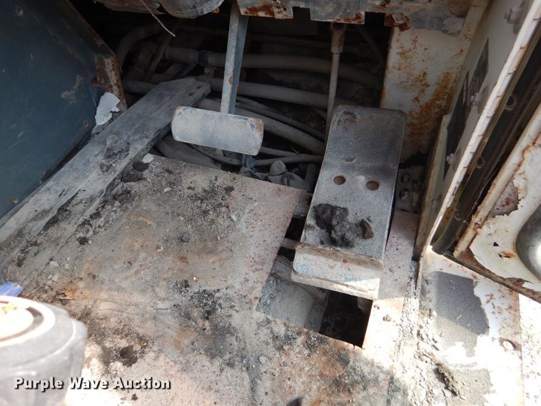 image for item DL3424 2002 Elgin Pelican Series P  street sweeper