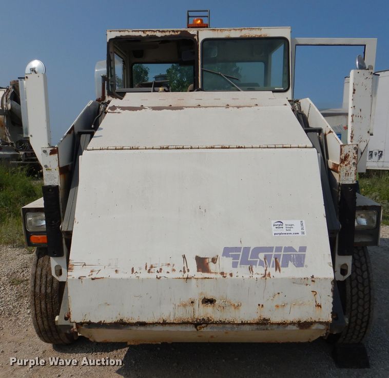 image for item DL3424 2002 Elgin Pelican Series P  street sweeper