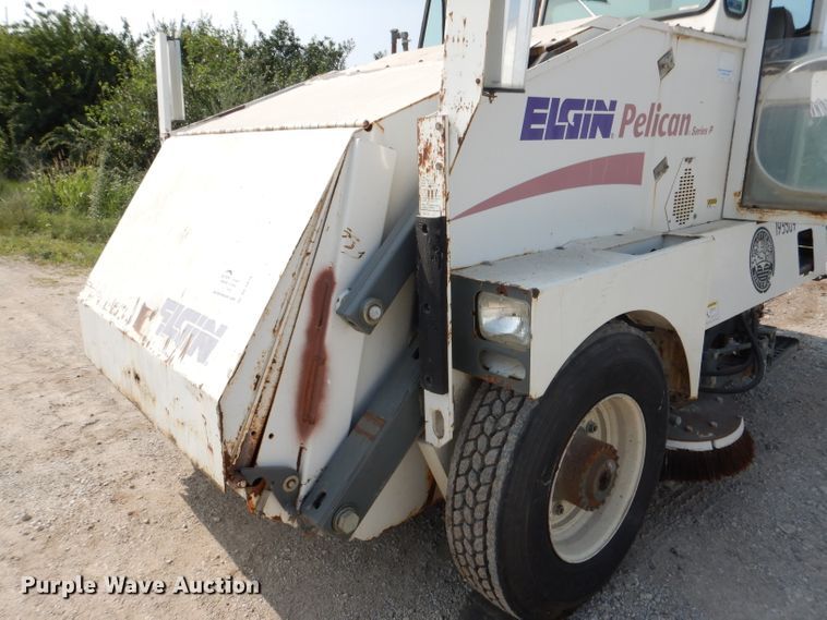 image for item DL3424 2002 Elgin Pelican Series P  street sweeper