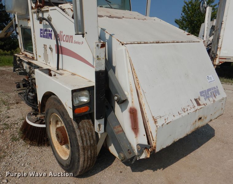 image for item DL3424 2002 Elgin Pelican Series P  street sweeper