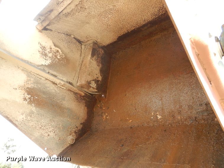 image for item DL3424 2002 Elgin Pelican Series P  street sweeper