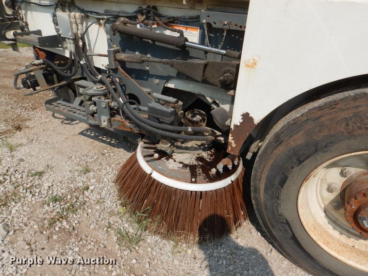 image for item DL3424 2002 Elgin Pelican Series P  street sweeper