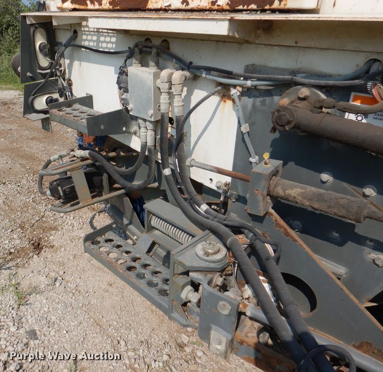 image for item DL3424 2002 Elgin Pelican Series P  street sweeper