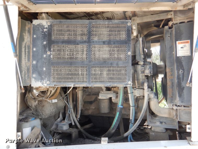 image for item DL3424 2002 Elgin Pelican Series P  street sweeper