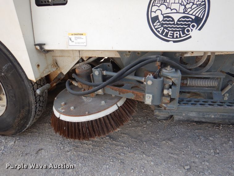 image for item DL3424 2002 Elgin Pelican Series P  street sweeper