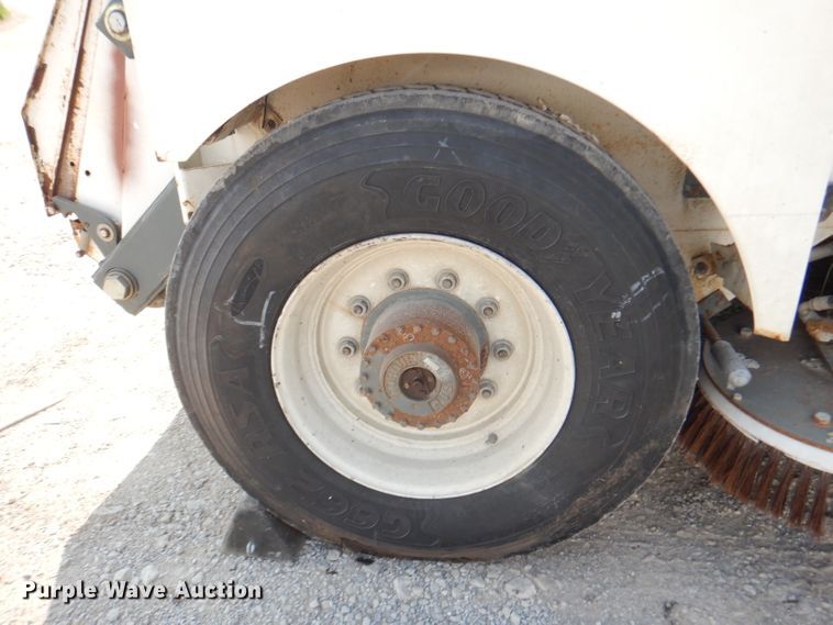 image for item DL3424 2002 Elgin Pelican Series P  street sweeper