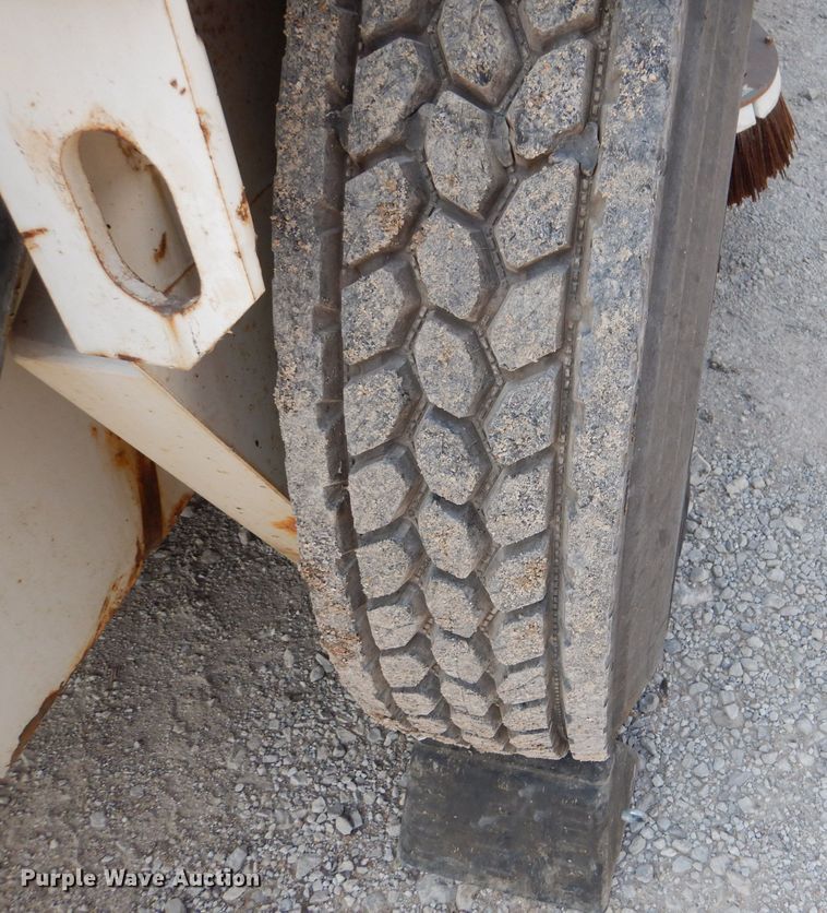 image for item DL3424 2002 Elgin Pelican Series P  street sweeper