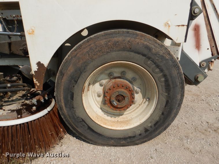 image for item DL3424 2002 Elgin Pelican Series P  street sweeper