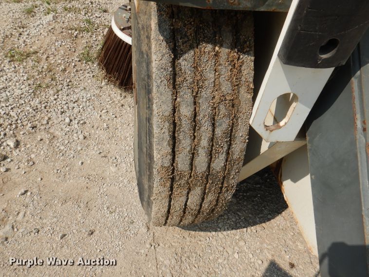 image for item DL3424 2002 Elgin Pelican Series P  street sweeper