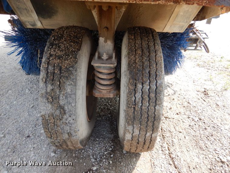 image for item DL3424 2002 Elgin Pelican Series P  street sweeper