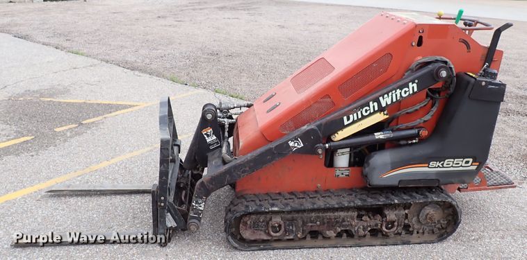 image for item DL7611 2006 Ditch Witch SK650  compact utility loader